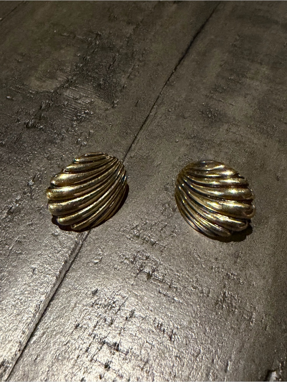 Gold Shell-Style Women's Earrings - Elegant Vintage